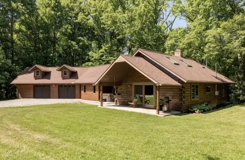 Wooded cabin in the Laurel Highlands with beautiful yard and native trout stream - Wifi