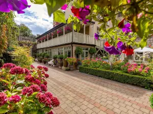 Step House Hotel