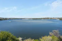 North Fremantle Retreat | Walk to Beach, River & Train - บังกะโล