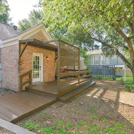 BEE in BRENHAM Holiday Cottage - Premium location walking distance to downtown