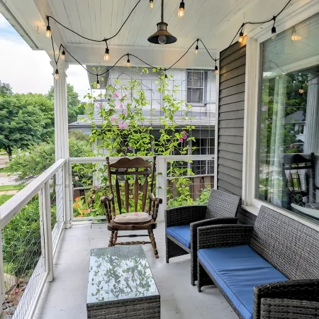 Historic Home w/ Large Kitchen-Comfy Beds-Laundry