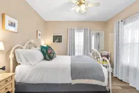 Charming duplex walkable to historic downtown Cedarburg - Boutique