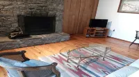 A Country Guest House Just 21-32 Minutes Bridgeport or New Haven Universities. - WiFi