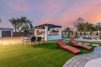 Modern Top Gun House in Arrowhead district. Heated Pool/Outdoor BBQ/Bar/Games - Boutique