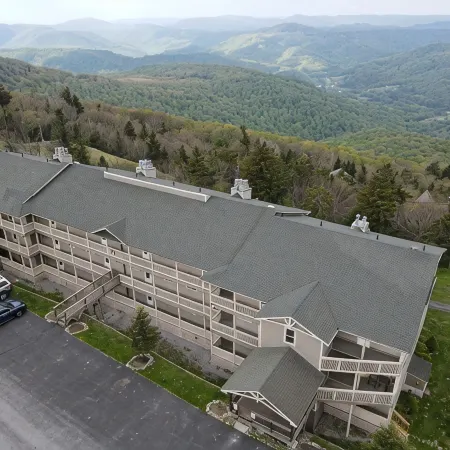 5 min walk to village and slopes! Peaceful 3 BR 2 Bath retreat