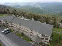 5 min walk to village and slopes! Peaceful 3 BR 2 Bath retreat - 3-Star