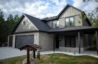 Forest Weekend Vacation Home Close to Castlerock Lake and Buckhorn State Park - 4-Star