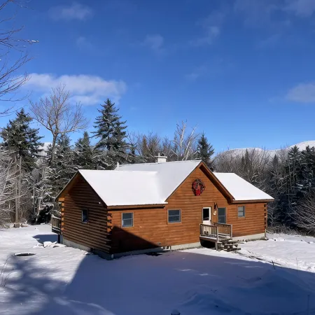 Cozy Vermont Log Cabin Chalet Only Minutes from Jay Peak