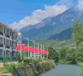 Listening to the Mountains and Seeing the River Homestay - con vista montagne