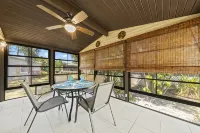 Golf & Beach Getaway Home 2 /2 with Golf Cart - Homestays