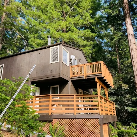 Surrounded by Redwoods with Ocean View & beach access
