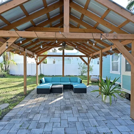 Remodeled home in Historic neighborhood. 20 min.~ AMI/ 5 min ~downtown Bradenton