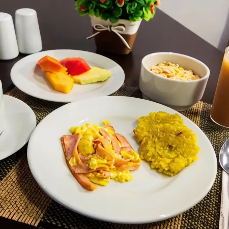 Hotel Avexi Suites by GEH Suites
