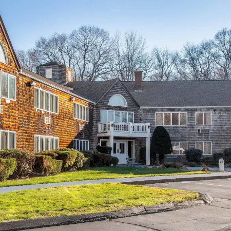 Gold Star Inn & Suites