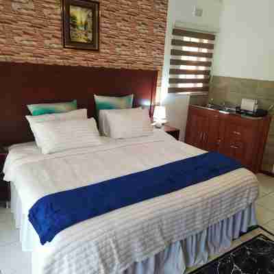 Comrades Oasis Guest House Rooms