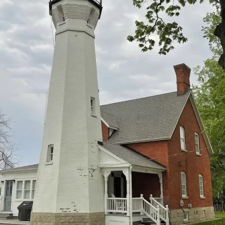 Lakefront 9 bedroom house sleeps 21+