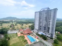 Melaka D'savoy Afamosa Resort for 12PAX Pool View by BeeStay - 3-Star