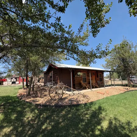 1800 Pioneer Cabin on Main Near Capitol Reef