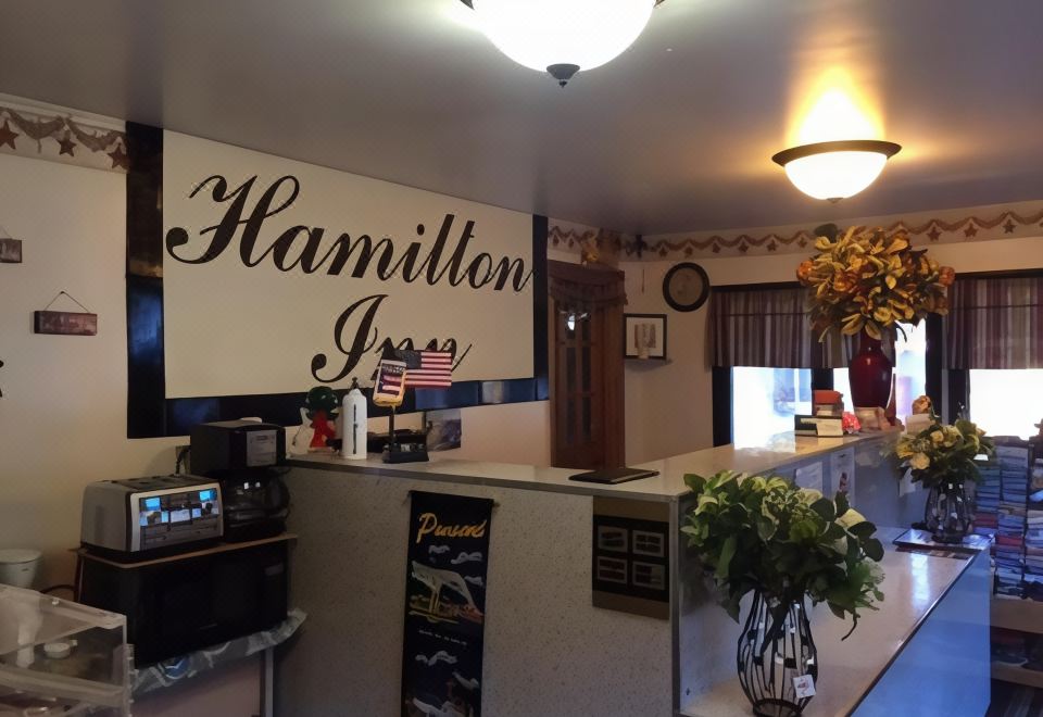 3. 해밀턴 인 스터..