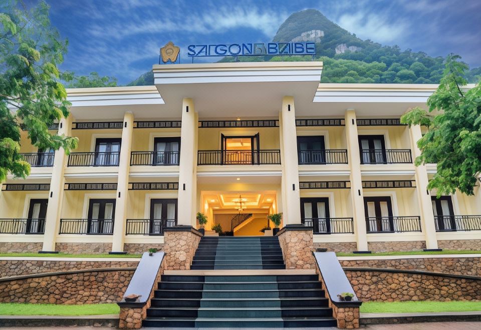 "a large building with a sign that reads "" saigon baike "" is shown in front of a mountain" at Saigon-Ba Be Resort