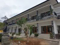 Artaloka Hotel & Restaurant Hotel dekat Tembeling Beach and Forest