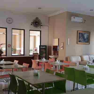 Hotel Sulawesi Kertajaya Dining/Meeting Rooms