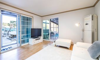Gyeongju Mont Blanc Pension (Pool Villa, Group Room, Near Bomun Complex)