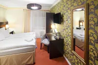 Pytloun Design Self Check-in Hotel Hotels near Globus Hypermarket a Restaurace