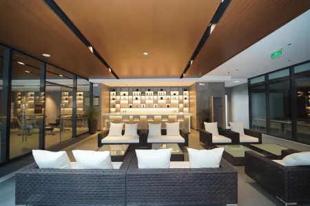 Bayprime Hotel Отели рядом с достопримечательностью «Arista Place»