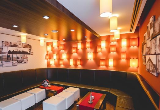 3. 로열 클럽 호텔..