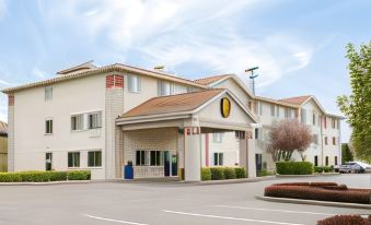 Super 8 by Wyndham West Middlesex/Sharon Area