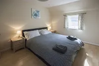 4 Varis Apartments
