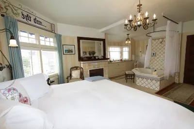 The Jabberwock Bed & Breakfast Hotels in Monterey