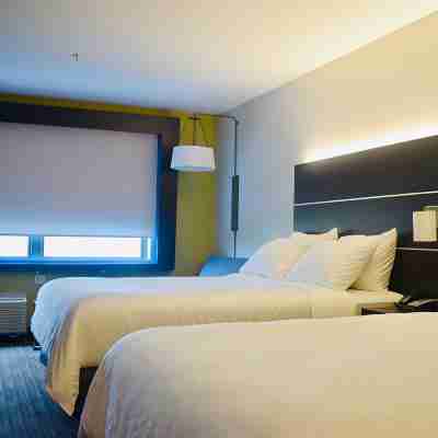 Holiday Inn Express & Suites Middletown Rooms