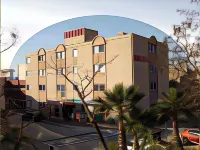 Hôtel Triotel Hotels in La Garde