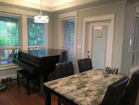 Vancouver Austin Guesthouse