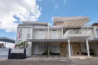 Villa Sawahan Family with Private Pool Hotels in Beji