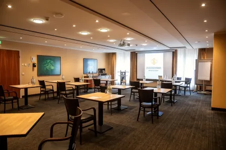 Best Western Premier Airporthotel Berlin Отели в г. Тельтов-Флеминг