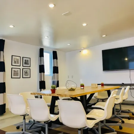 Culver City Hostel Отели рядом с достопримечательностью «Студия "Сони Пикчерс"»