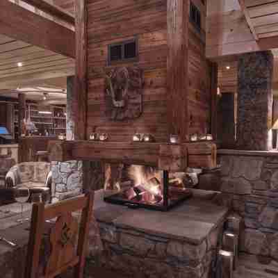 Le Lodge Chasse Montagne Dining/Meeting Rooms