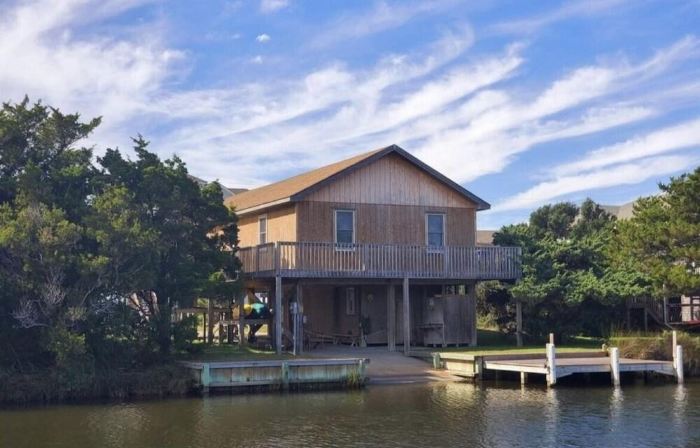 Waterfront, Dog friendly, & private boat ramp