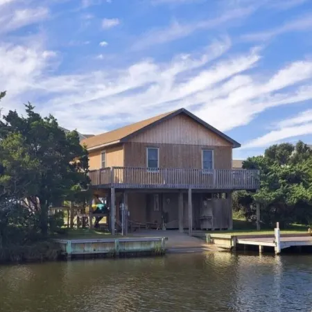 Waterfront, Dog friendly, & private boat ramp