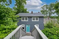 Portage Lakes Escape - 5 Bedroom Lakefront Home Hotels in Coventry Township