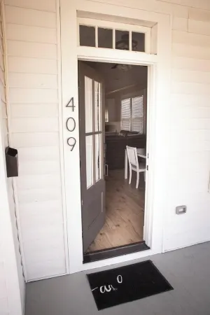 Charming Meets Modern 2-Bedroom Cottage