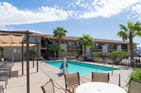 Days Inn by Wyndham Lake Havasu - Pool