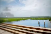 Sinq Prive - Infinity Pools