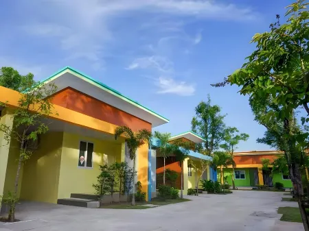 Check in Hotel and Resort Отели рядом с достопримечательностью «Салакэуку»