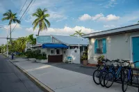 Seashell Motel and International Hostel - 2-Star