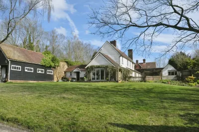 Little Tidebrook Farm Hotels near The Co-operative Wadhurst