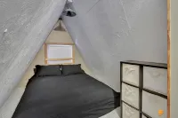 Mountain Cabin on Alyeska with Amazing Valley Views Hotel dekat Portage Glacier